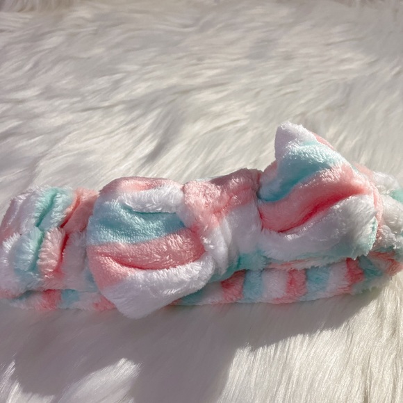 🍬2/$15 NEW Cute Pastel Bow Soft & Fluffy Makeup Headband - Picture 3 of 3